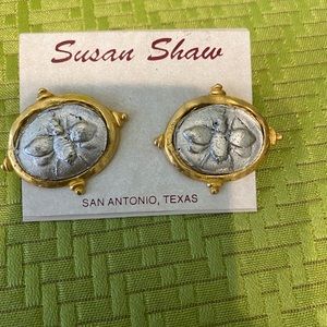 Mixed metal bee earrings